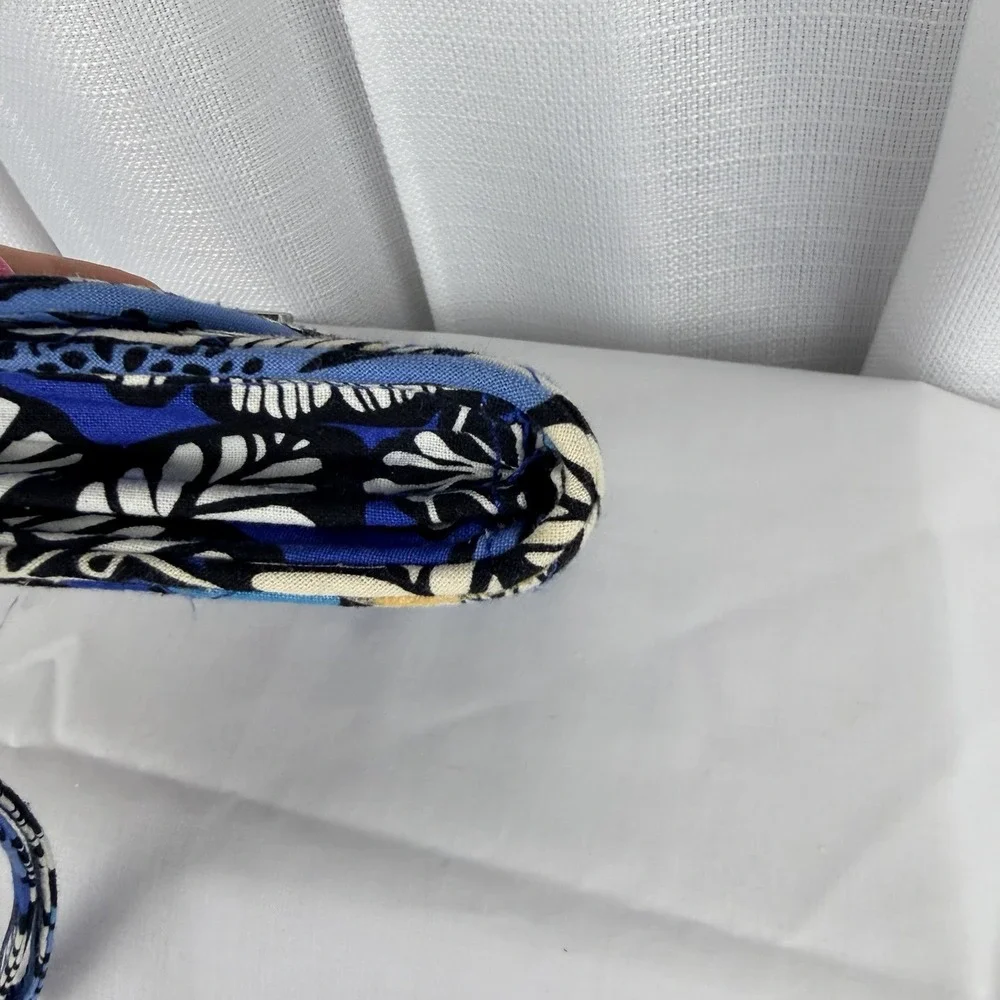 Vera Bradley Midnight Blue/Black/WHT Floral Turnlock Zip Clutch Wallet READ